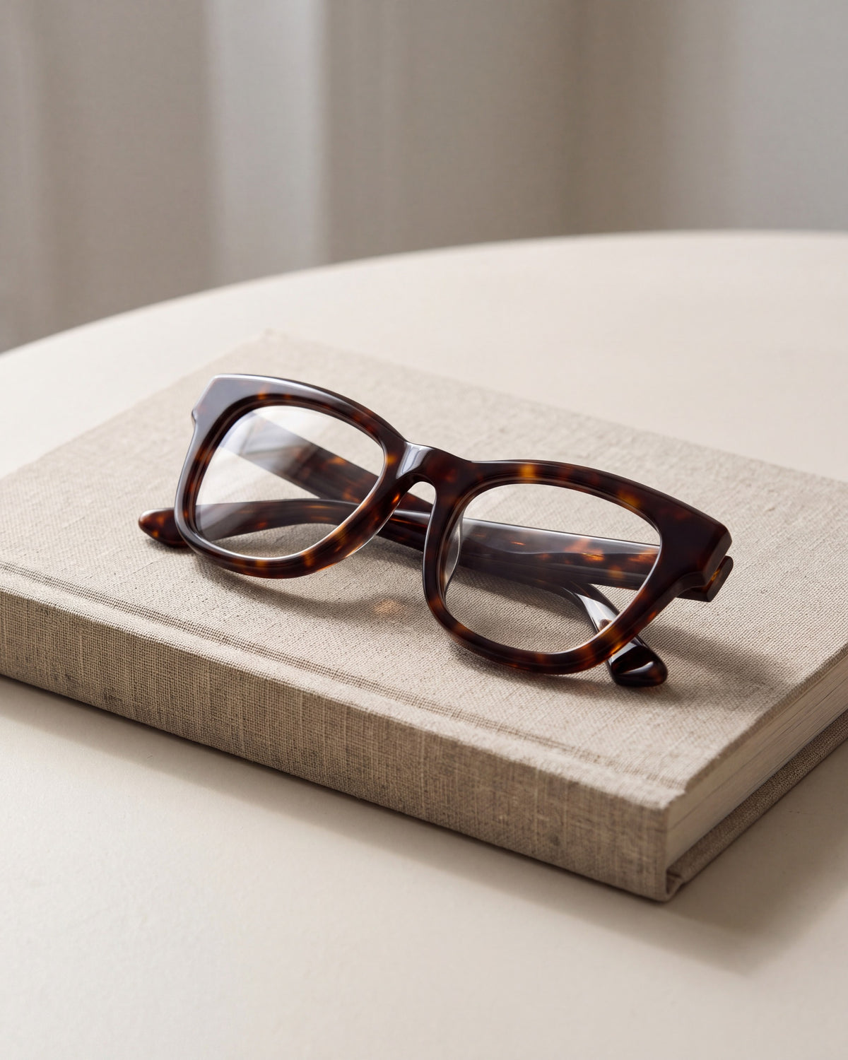 Zoey in tortoiseshell, detail