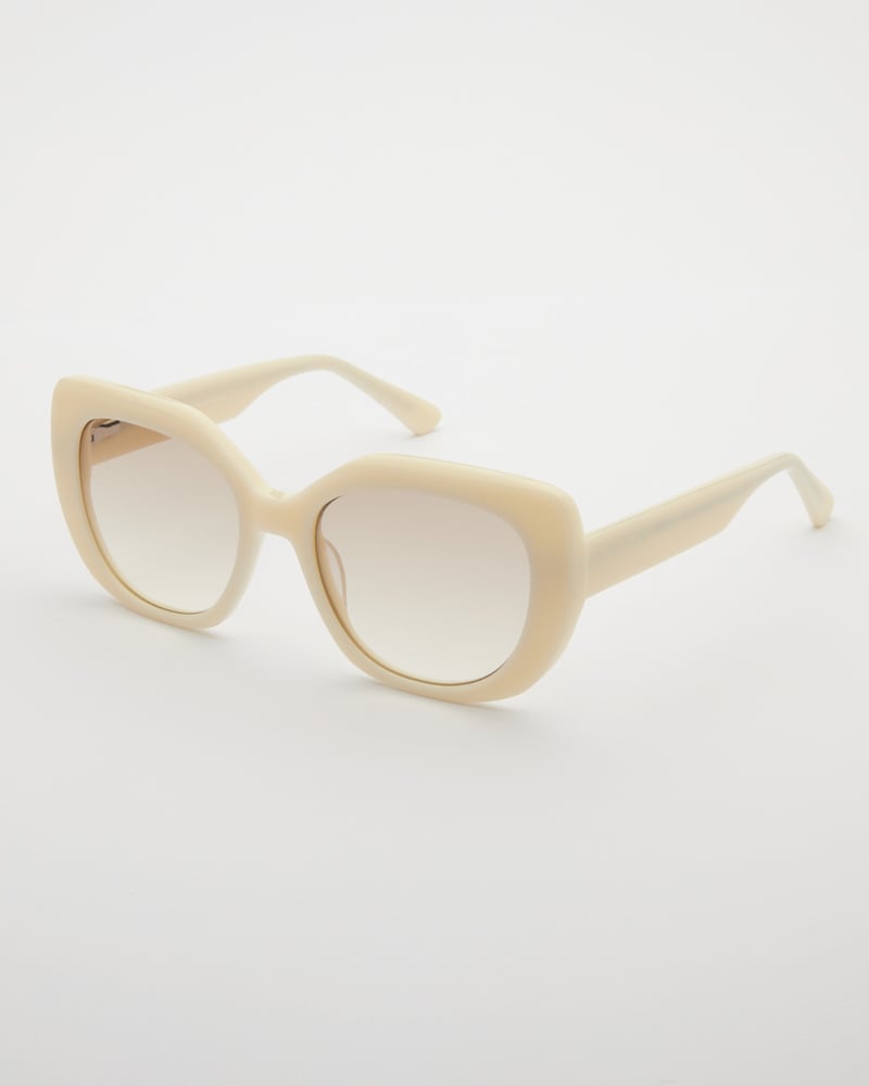 Jessica Milky White Tinted